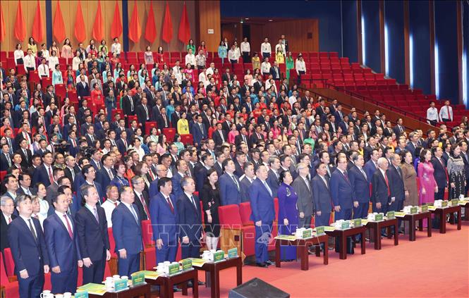 Đại biểu dự Đại hội thực hiện nghi lễ chào cờ. Ảnh: Phương Hoa - TTXVN