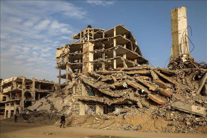 Những tòa nhà bị phá hủy do xung đột tại thành phố Gaza ngày 27/1/2026. Ảnh: THX/TTXVN