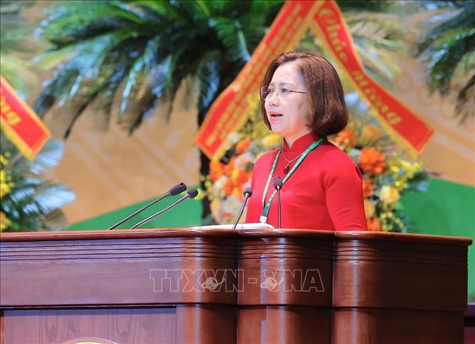 Phó Chủ tịch Hội Nông dân Việt Nam Bùi Thị Thơm tuyên bố lý do, giới thiệu đại biểu dự Đại hội. Ảnh: Hoàng Hiếu - TTXVN