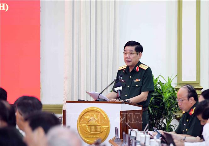 Thượng tướng Nguyễn Văn Gấu, Thứ Trưởng Bộ Quốc phòng, Phó Trưởng Ban Chỉ đạo 515 Quốc gia phát biểu tổng hợp các ý kiến tham luận tại Hội thảo. Ảnh: Xuân Khu - TTXVN