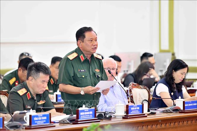 Thiếu tướng Trần Chí Tâm, Phó Chính ủy Quân khu 7, Trưởng Ban chỉ đạo 515 Quân khu 7 phát biểu tại Hội thảo. Ảnh: Xuân Khu - TTXVN