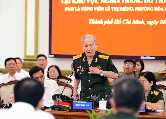 Đại tá Tình báo Nguyễn Văn Tàu (Tư Cang), Anh hùng Lực lượng vũ trang nhân dân, nhân chứng trận đánh Xuân Mậu Thân 1968 phát biểu. Ảnh: Xuân Khu - TTXVN