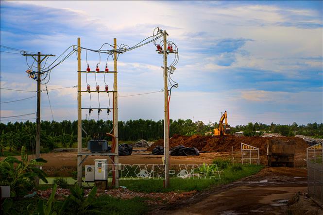 Biến rác thành điện tại Dự án nhà máy điện rác Hậu Giang. Ảnh: Duy Khương – TTXVN