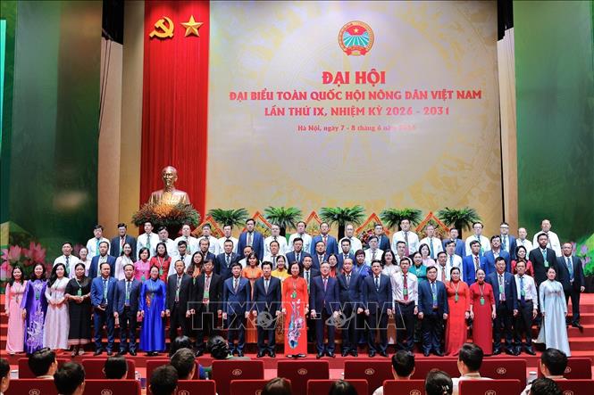 Ban Chấp hành Trung ương Hội Nông dân Việt Nam khoá IX, nhiệm kỳ 2026 - 2031 ra mắt Đại hội. Ảnh: Lê Đông - TTXVN