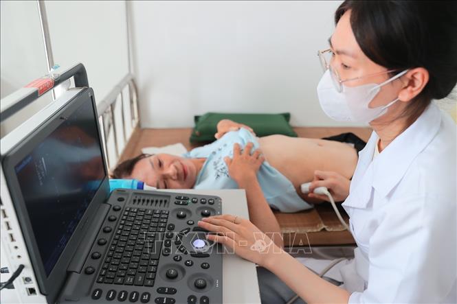 Người dân đến khám bệnh miễn phí tại Chương trình. Ảnh: Minh Quyết - TTXVN