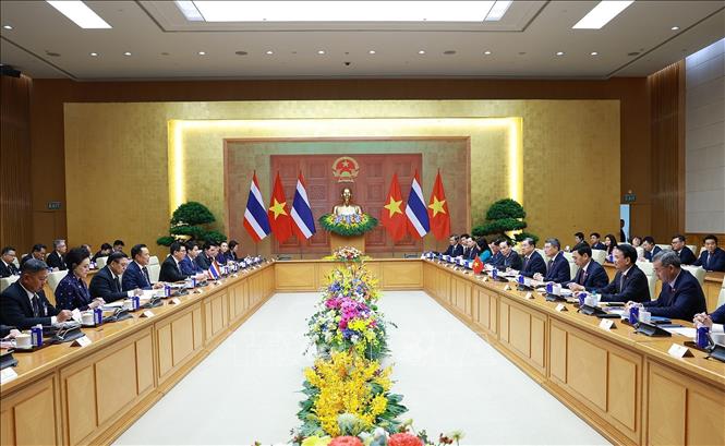 Thủ tướng Lê Minh Hưng hội đàm với Thủ tướng Thái Lan Anutin Charnvirakul. Ảnh: Dương Giang – TTXVN 
