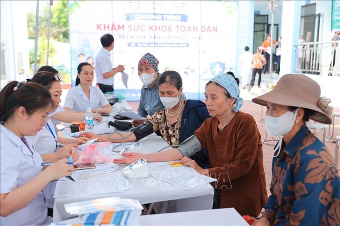 Người dân đến khám bệnh miễn phí tại Chương trình. Ảnh: Minh Quyết - TTXVN