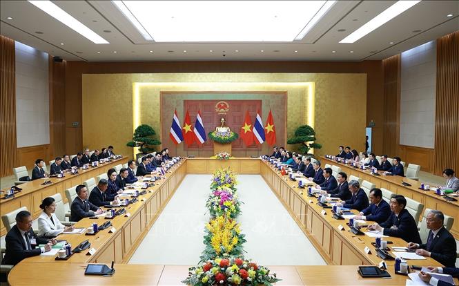 Thủ tướng Lê Minh Hưng hội đàm với Thủ tướng Thái Lan Anutin Charnvirakul. Ảnh: Dương Giang – TTXVN