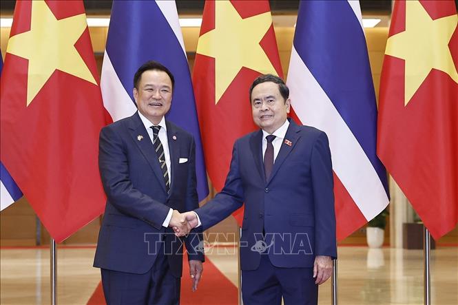 Chủ tịch Quốc hội Trần Thanh Mẫn hội kiến Thủ tướng Thái Lan Anutin Charnvirakul. Ảnh: Doãn Tấn - TTXVN