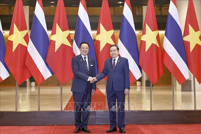 Chủ tịch Quốc hội Trần Thanh Mẫn hội kiến Thủ tướng Thái Lan Anutin Charnvirakul. Ảnh: Doãn Tấn - TTXVN