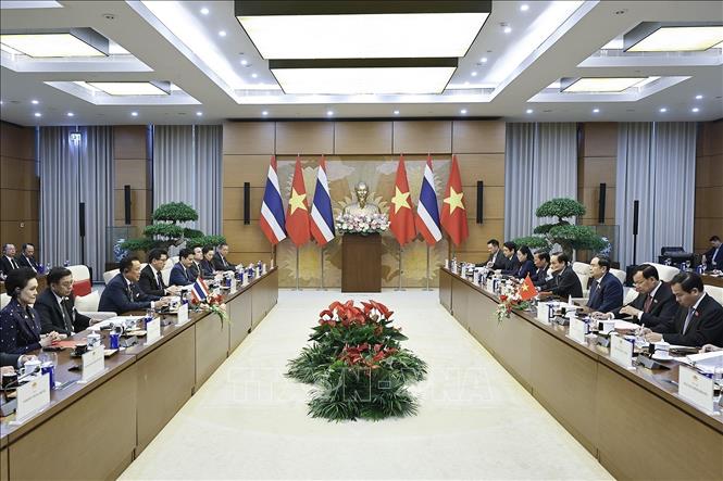 Chủ tịch Quốc hội Trần Thanh Mẫn hội kiến Thủ tướng Thái Lan Anutin Charnvirakul. Ảnh: Doãn Tấn - TTXVN
