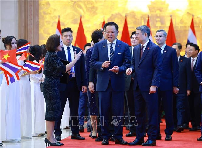 Thủ tướng Lê Minh Hưng và Thủ tướng Vương quốc Thái Lan Anutin Charnvirakul sau hội đàm. Ảnh: Dương Giang – TTXVN 