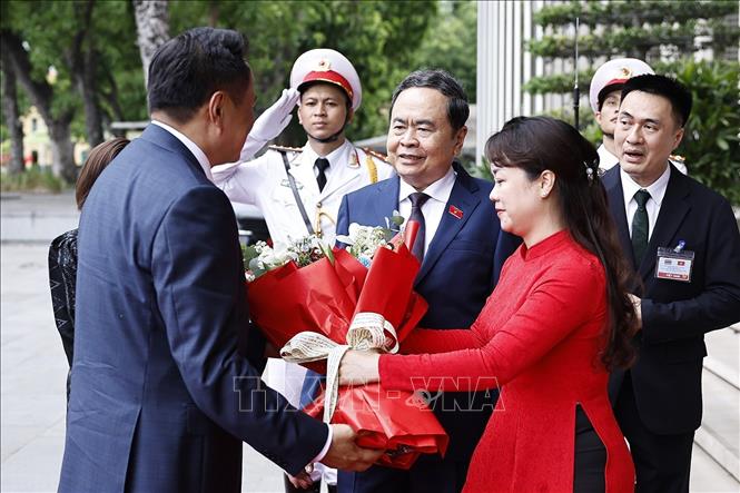 Chủ tịch Quốc hội Trần Thanh Mẫn đón Thủ tướng Thái Lan Anutin Charnvirakul. Ảnh: Doãn Tấn - TTXVN