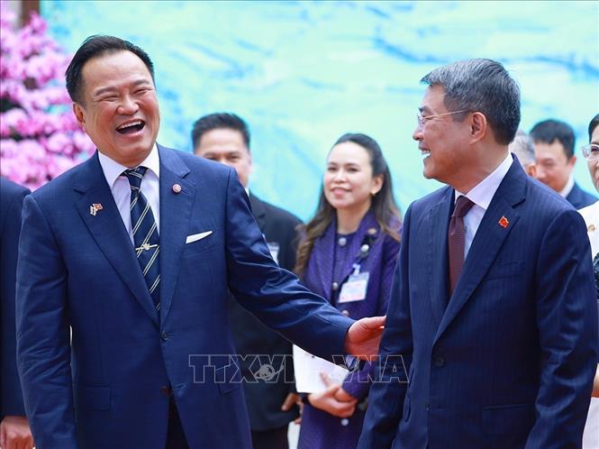 Thủ tướng Lê Minh Hưng và Thủ tướng Vương quốc Thái Lan Anutin Charnvirakul sau hội đàm. Ảnh: Dương Giang – TTXVN