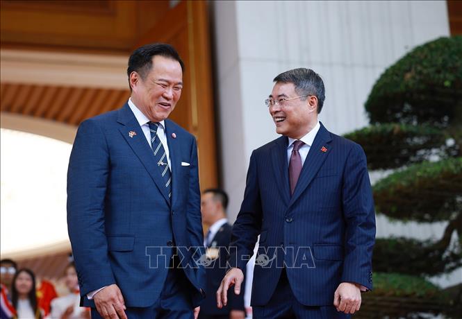 Thủ tướng Lê Minh Hưng và Thủ tướng Vương quốc Thái Lan Anutin Charnvirakul sau hội đàm. Ảnh: Dương Giang – TTXVN