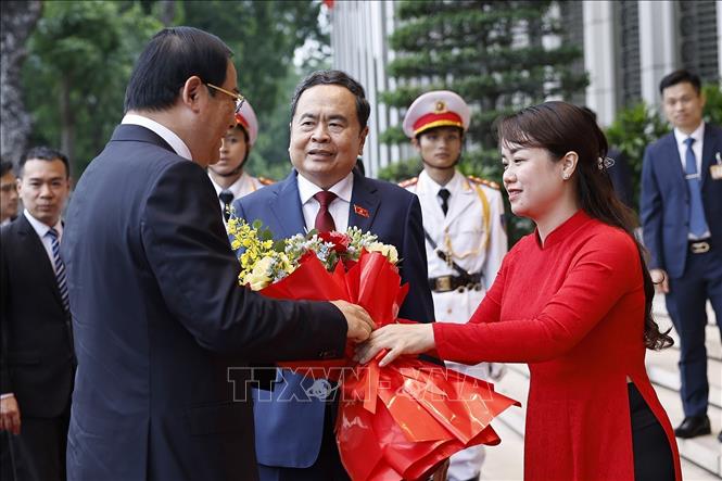 Chủ tịch Quốc hội Trần Thanh Mẫn đón Thủ tướng Lào Sonexay Siphandone thăm chính thức Việt Nam và tham dự Diễn đàn Tương lai ASEAN lần thứ ba. Ảnh: Doãn Tấn - TTXVN 