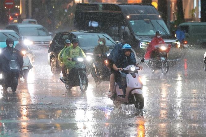 Mưa giông diện rộng trên địa bàn Hà Nội. Ảnh: Minh Quyết - TTXVN