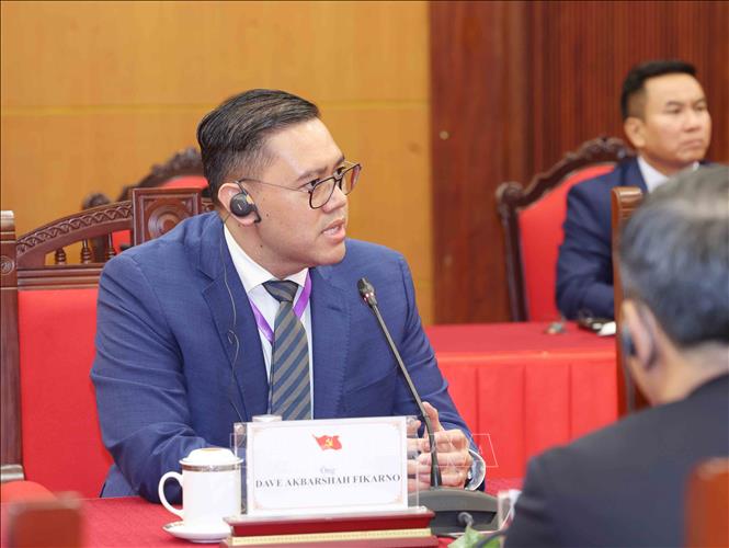 Ông Dave Akbarshah Fikarno Laksono, Trưởng ban Thông tin Truyền thông đảng Golkar kiêm Phó chủ tịch Uỷ ban Quốc phòng, An ninh, Đối ngoại và Thông tin tình báo, Hạ viện Indonesia phát biểu. Ảnh: Phương Hoa - TTXVN

