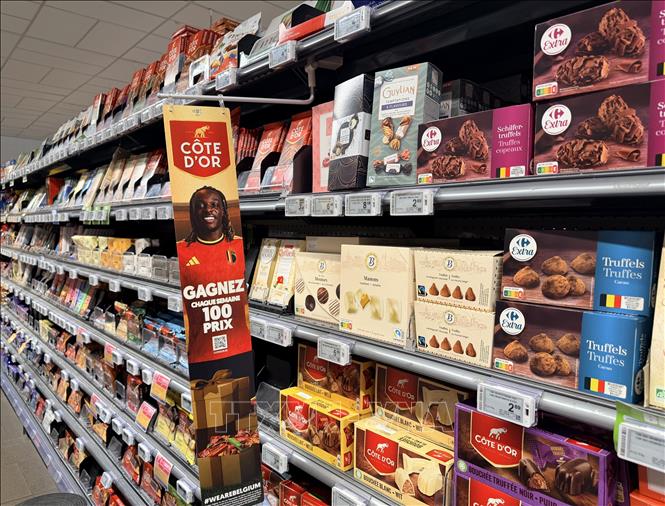 Quảng cáo của Côte d’Or tại chuỗi siêu thị Carrefour về đội tuyển bóng đá Bỉ. Ảnh: Hương Giang - PV TTXVN tại Bỉ