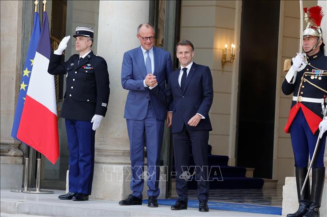 (Tư liệu) Tổng thống Pháp Emmanuel Macron và Thủ tướng Đức Friedrich Merz tại cuộc gặp ở Paris ngày 17/4/2026. Ảnh: THX/TTXVN