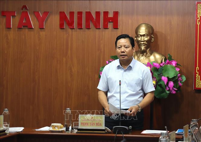 Ông Phạm Tấn Hòa, Phó Chủ tịch UBND tỉnh, Trưởng Ban Chỉ đạo 515 tỉnh Tây Ninh chủ trì, phát biểu chỉ đạo tại hội nghị. Ảnh: Đức Hạnh - TTXVN 