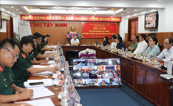 Hội nghị rút kinh nghiệm lấy mẫu ADN hài cốt liệt sĩ, chuẩn bị triển khai đồng loạt trên toàn tỉnh Tây Ninh. Ảnh: Đức Hạnh - TTXVN 