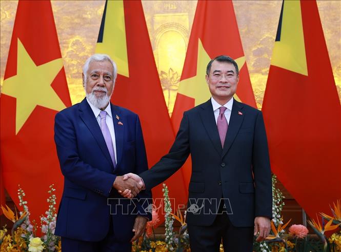 Thủ tướng Lê Minh Hưng và Thủ tướng Timor-Leste Kay Rala Xanana Gusmão chụp ảnh chung. Ảnh: Dương Giang – TTXVN