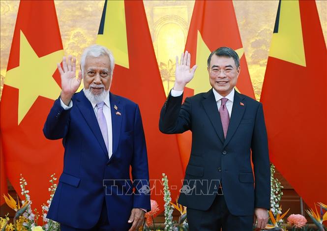 Thủ tướng Lê Minh Hưng và Thủ tướng Timor-Leste Kay Rala Xanana Gusmão chụp ảnh chung. Ảnh: Dương Giang – TTXVN