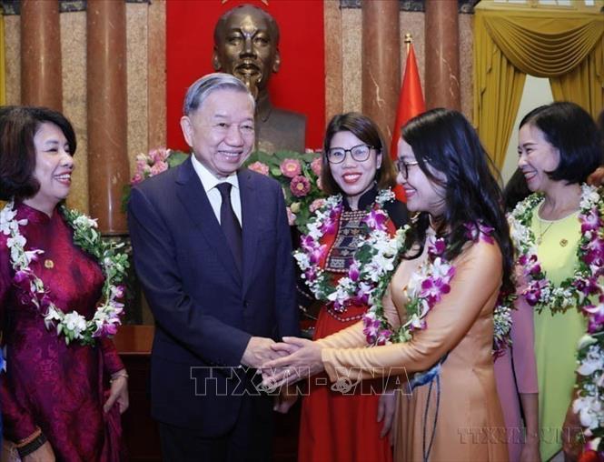 Tổng Bí thư, Chủ tịch nước Tô Lâm gặp mặt Đoàn đại biểu được tôn vinh trong phong trào thi đua 