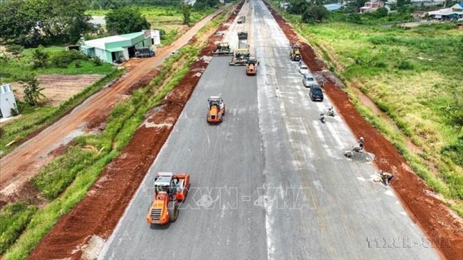 Tỉnh Bà Rịa - Vũng Tàu phát động đợt thi đua cao điểm hoàn thành Dự án thành phần 3 thuộc dự án đầu tư xây dựng đường bộ cao tốc Biên Hòa - Vũng Tàu giai đoạn 1. Ảnh: Hoàng Nhị - TTXVN