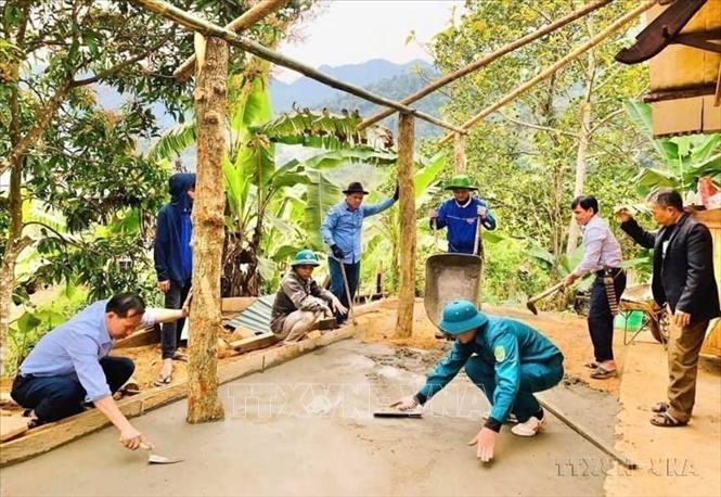 Thời gian qua, các cấp ủy, chính quyền địa phương và các lực lượng đã tham gia hỗ trợ sửa chữa, xây dựng nhà ở mới cho hộ nghèo, hộ có hoàn cảnh khó khăn về nhà ở trên địa bàn tỉnh Nghệ An. Ảnh: TTXVN phát