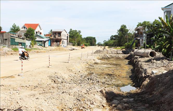 Dự án đường Tố Hữu nối dài đi sân bay Phú Bài, thành phố Huế bị chậm tiến độ. Ảnh: Nguyên Lý - TTXVN