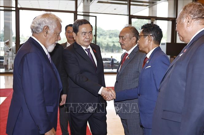 Chủ tịch Quốc hội Trần Thanh Mẫn và Thủ tướng Timor-Leste Kay Rala Xanana Gusmão với đoàn đại biểu Cộng hòa Dân chủ Timor-Leste. Ảnh: Doãn Tấn - TTXVN
