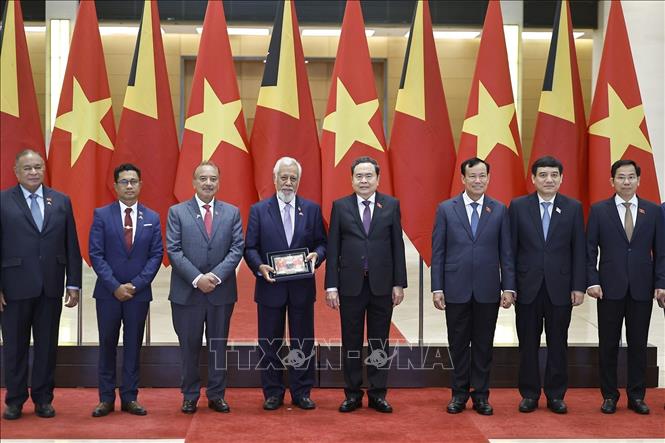Chủ tịch Quốc hội Trần Thanh Mẫn và Thủ tướng Timor-Leste Kay Rala Xanana Gusmão với các đại biểu. Ảnh: Doãn Tấn - TTXVN