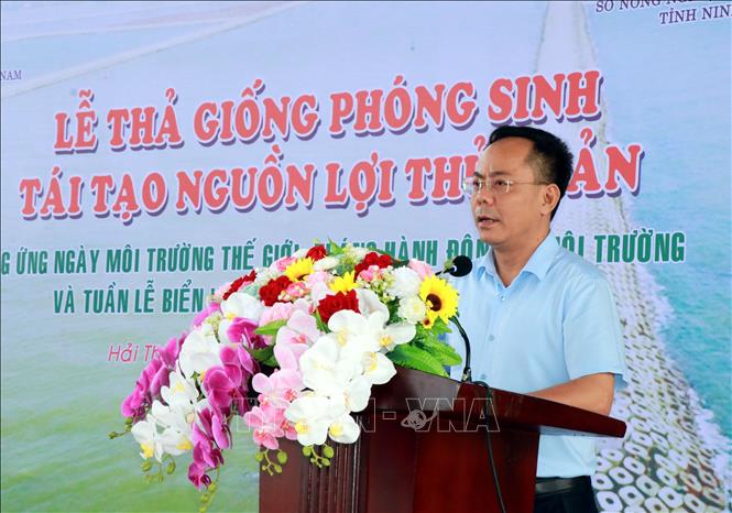 Phó Giám đốc Sở Nông nghiệp và Môi trường tỉnh Ninh Bình Nguyễn Sinh Tiến phát biểu tại buổi lễ. Ảnh: Nguyễn Lành - TTXVN 
