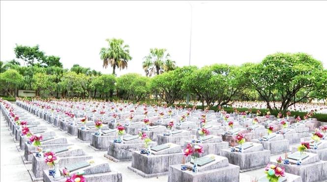 Nghĩa trang Liệt sĩ Ba Dốc hiện có 3.126 phần mộ liệt sĩ, trong đó có 1.320 phần mộ chưa xác định được đầy đủ thông tin. Ảnh: Võ Dung - TTXVN