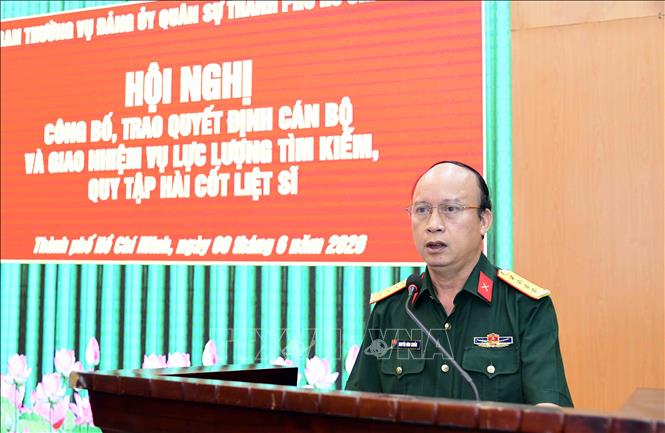 Đại tá Nguyễn Đình Chuẩn, Phó Chính ủy Bộ Tư lệnh Bộ Tư lệnh Thành phố, Phó Trưởng Ban Chỉ đạo 515 Thành phố giao nhiều vụ cho lực lượng tìm kiếm, quy tập hài cốt liệt sĩ trên địa bàn Thành phố Hồ Chí Minh. Ảnh: Xuân Khu-TTXVN