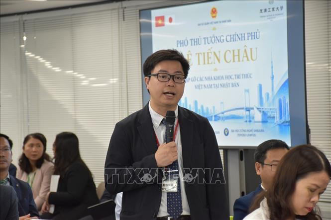 Ông Lê Đức Anh, Phó Giáo sư Đại học Tokyo phát biểu tại buổi gặp gỡ. Ảnh: Nguyễn Tuyến - Pv TTXVN tại Nhật Bản