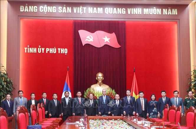 Đoàn công tác tỉnh Luang Namtha cùng các lãnh đạo tỉnh Phú Thọ. Ảnh: Thu Hương - TTXVN