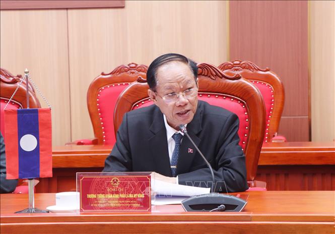 Thượng tướng Khamking Phoulamanivong, Ủy viên Trung ương Đảng, Bí thư Tỉnh ủy, Chủ tịch Hội đồng nhân dân tỉnh Luang Namtha phát biểu tại buổi làm việc. Ảnh: Thu Hương - TTXVN