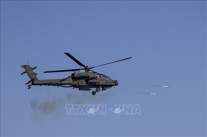 Trực thăng Apache của quân đội Mỹ tham gia tập trận bắn đạn thật tại Pocheon, Hàn Quốc. Ảnh: Yonhap/TTXVN 