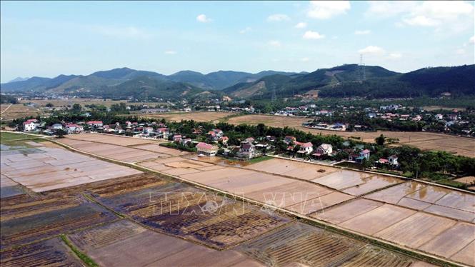 Tỷ lệ người dân nông thôn sử dụng nước sạch đạt quy chuẩn trên địa bàn tỉnh Quảng Trị hiện mới đạt khoảng 64%, số hộ được cấp nước từ các công trình tập trung chỉ đạt khoảng 40%. Ảnh: Tá Chuyên - TTXVN