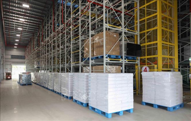 Evertie Lighting Việt Nam là đơn vị chuyên sản xuất thiết bị chiếu sáng LED xuất khẩu sang châu Âu và ứng dụng hệ thống kho thông minh AS/RS, đóng góp quan trọng vào chuỗi cung ứng sản xuất điện tử chất lượng cao trong khu vực. Ảnh: Phan Phương - TTXVN