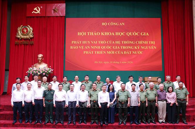 Thường trực Ban Bí thư Trần Cẩm Tú và các đại biểu. Ảnh: Phạm Kiên - TTXVN