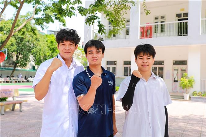 Thí sinh tại Điểm thi trường THPT Đoàn Kết - Hai Bà Trưng (phường Bạch Mai) tới đăng ký dự thi tốt nghiệp THPT năm 2026. Ảnh: Khánh Hoà - TTXVN