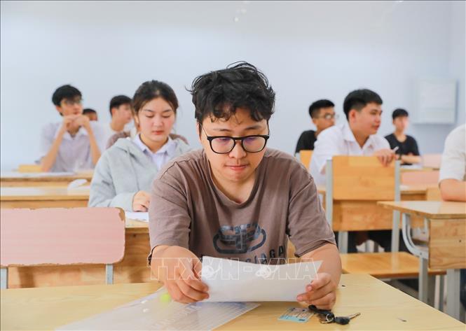 Thí sinh tại Điểm thi trường THPT Đoàn Kết - Hai Bà Trưng (phường Bạch Mai) tới đăng ký dự thi tốt nghiệp THPT năm 2026. Ảnh: Khánh Hoà - TTXVN