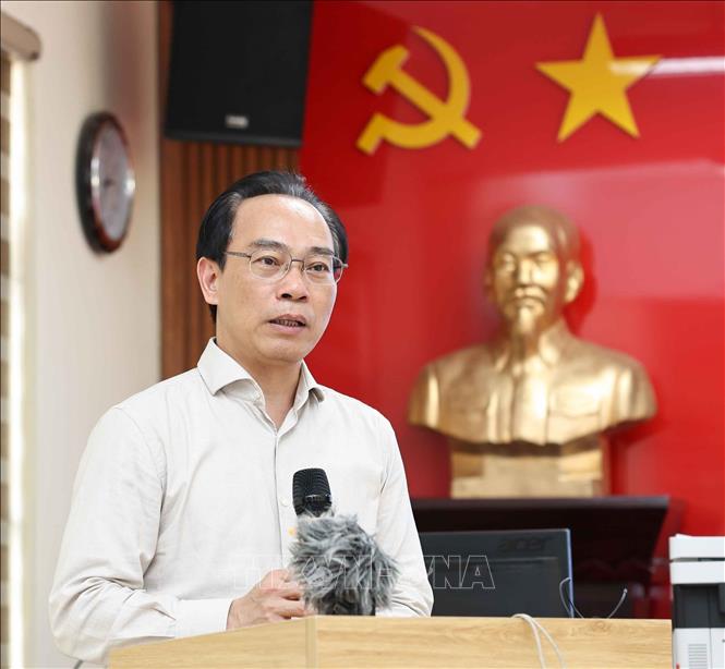 Bộ trưởng Bộ Giáo dục và Đào tạo Hoàng Minh Sơn phát biểu với hội đồng thi Trường THPT Nguyễn Du - Thanh Oai (xã Dân Hoà, Hà Nội). Ảnh: Thanh Tùng - TTXVN 
