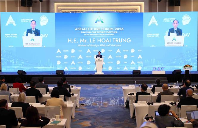 Đồng chí Lê Hoài Trung, Uỷ viên Bộ Chính trị, Bộ trưởng Bộ Ngoại giao phát biểu Diễn đàn Tương lai ASEAN 2026. Ảnh: An Đăng - TTXVN