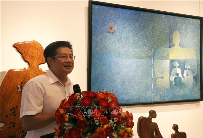 Tiến sĩ Phan Thanh Hải, Giám đốc Sở Văn hóa và Thể thao thành phố Huế phát biểu khai mạc triển lãm. Ảnh: Mai Trang - TTXVN
