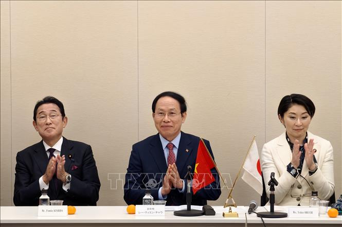 Tham dự buổi làm việc có nguyên Thủ tướng Nhật Bản Fumio Kishida. Ảnh: Bùi Hà - PV TTXVN tại Nhật Bản